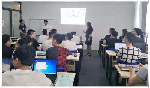 蝸牛學院重慶校區第十一期班正式開課，迎來計算機系統服務新伙伴
